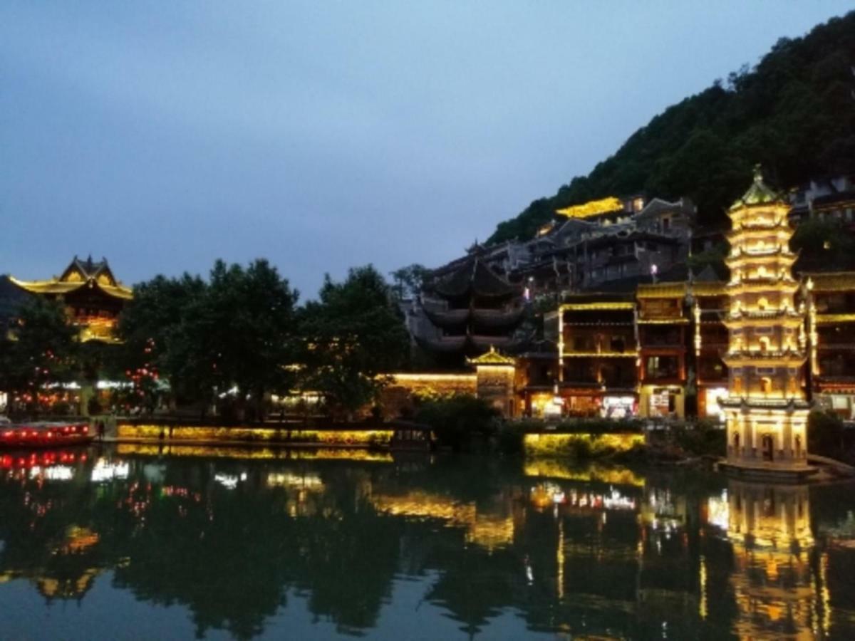 沱江缘民宿 Fenghuang Eksteriør bilde